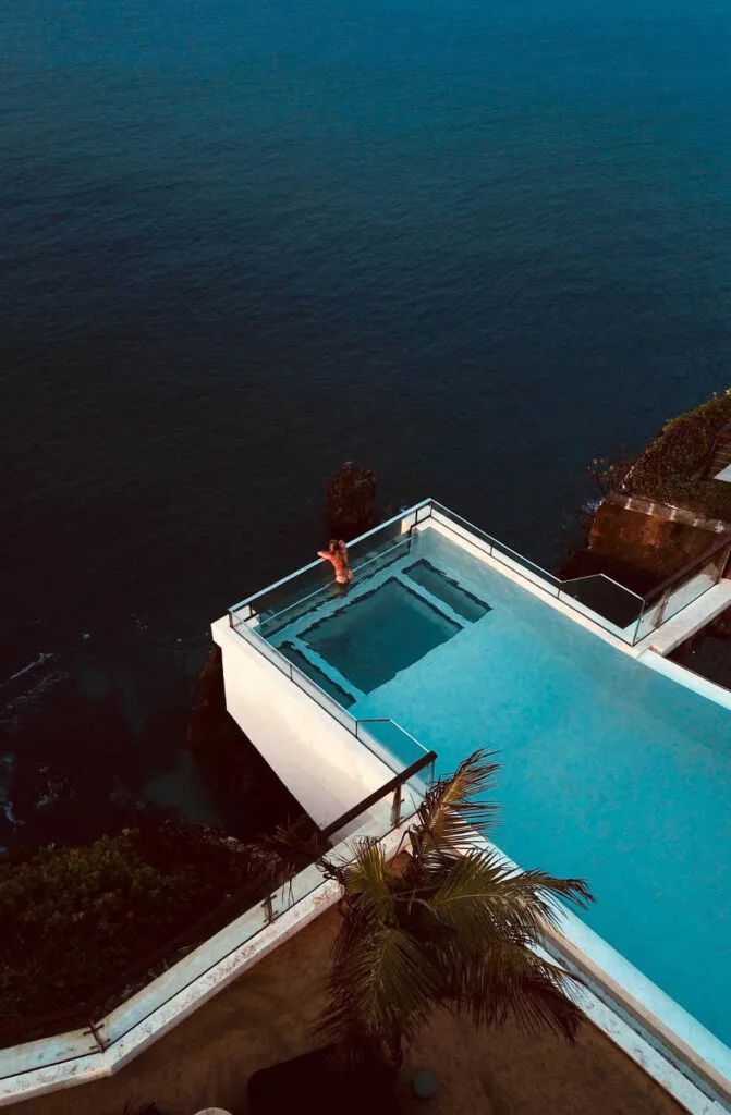 Bali pool edge (1)