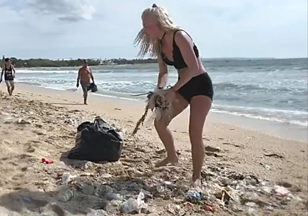 Garbage Continues To Overwhelm Kuta Beach