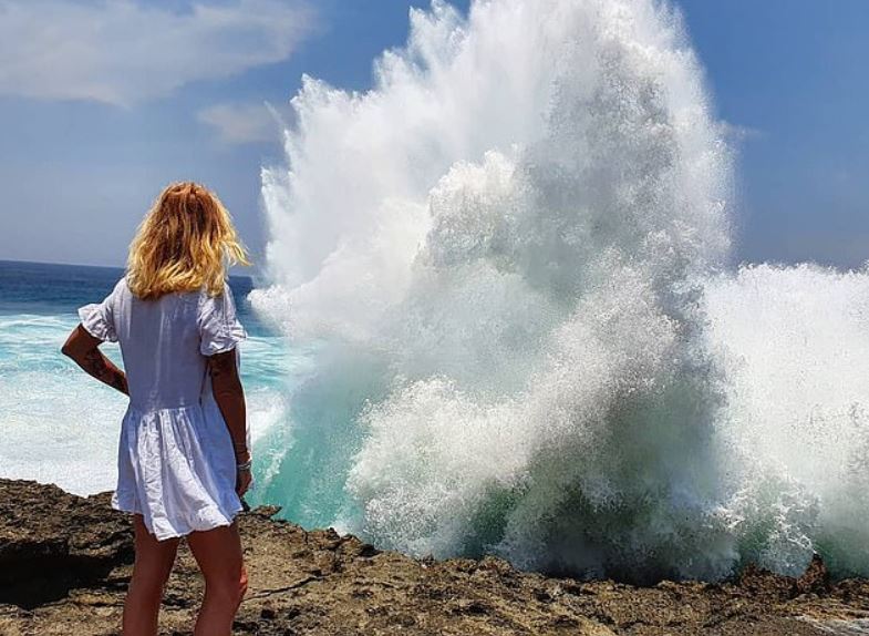 C:\Users\coach\Desktop\Nusa Lembongan Devil’s Tears claimed another tourist from China who was hit by a wave and fell into the sea while taking a selfie.jpg