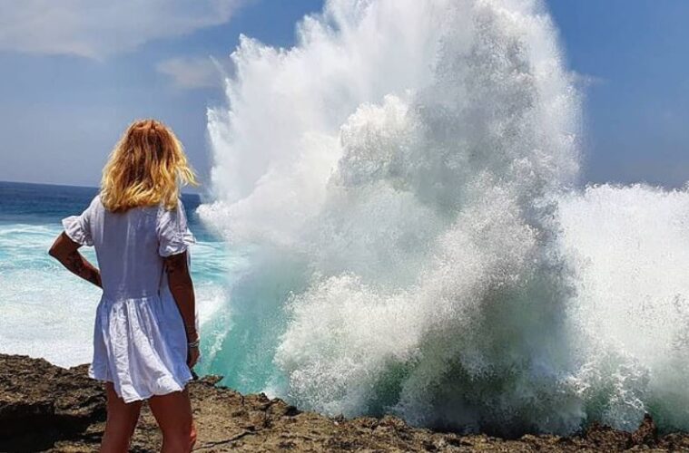 C:\Users\coach\Desktop\Nusa Lembongan Devil’s Tears claimed another tourist from China who was hit by a wave and fell into the sea while taking a selfie.jpg