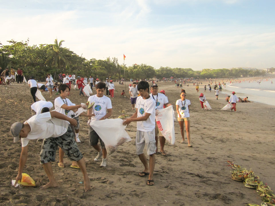coastal clean up bali