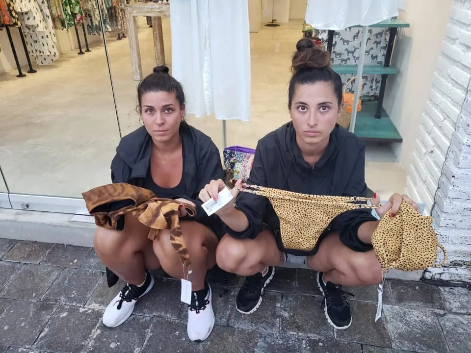 bikini thieves