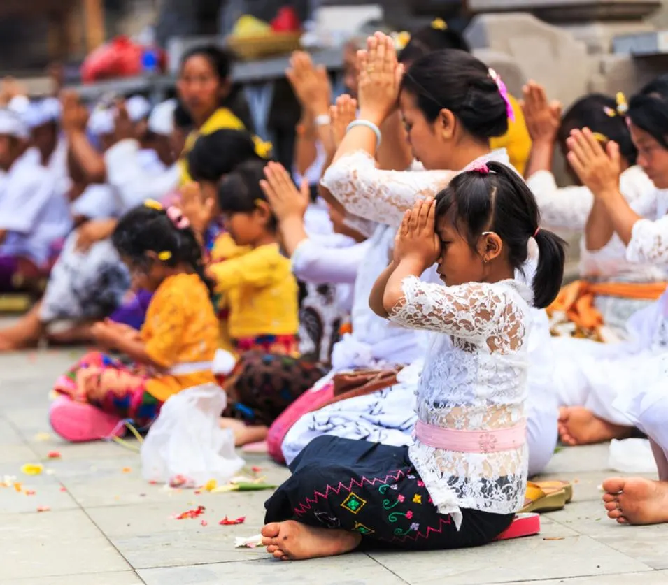 bali praying for tourism