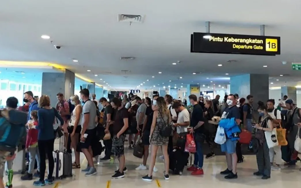 Hundreds of Foreign Sationals Flee Bali Amid Coronavirus Outbreak