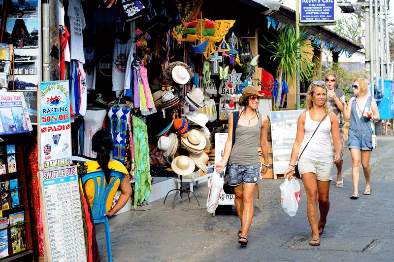 foreign-tourists-in-bali