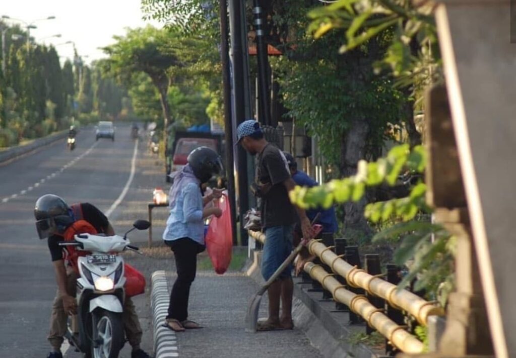 feeding bali locals