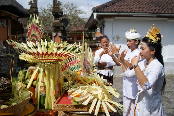 bali prayers for economy