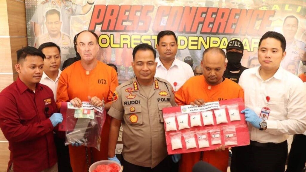Bali police press conference of arrest of new zleanad man