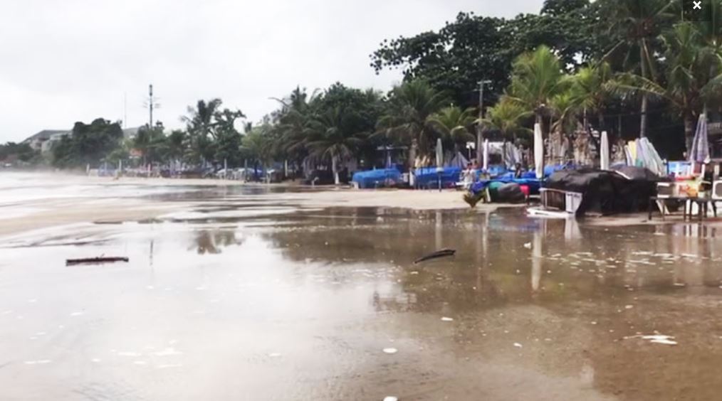 High tides and waves at Double Six Beach