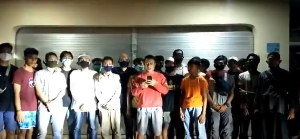 Large Group Apologizes After Partying In The Street Without Masks In Denpasar