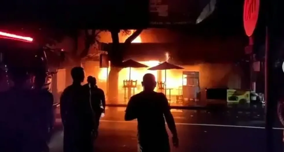 Massive Blaze Destroys 11 Shops In Kuta Bali