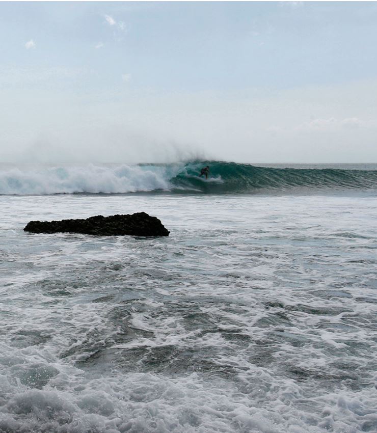 large waves nusa dua