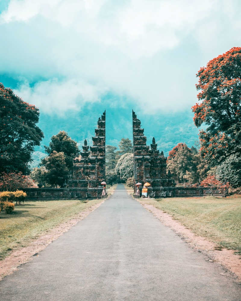 Bali gates tourism