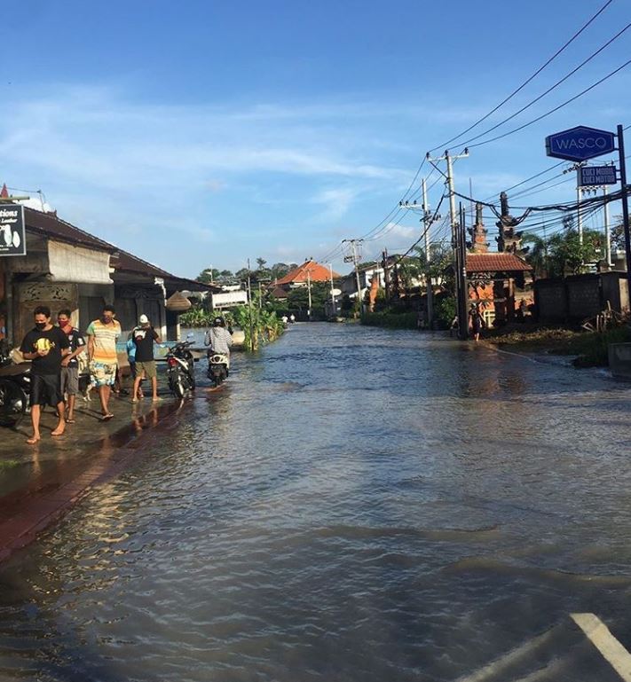 heavy rains cause flooding in bali