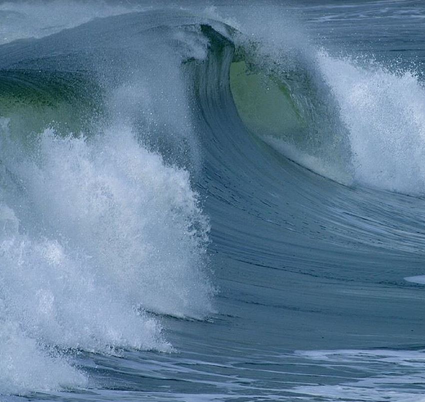 large wave in bali