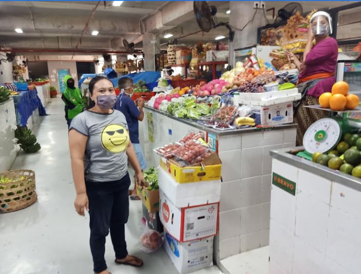 market traders wearing masks and shields