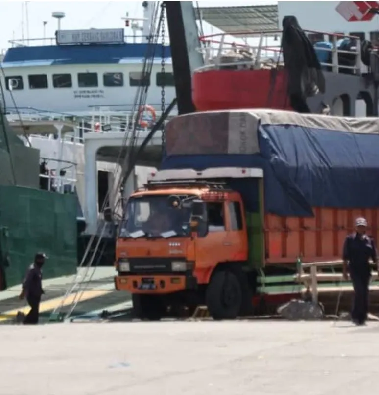 truck unloading from ferry in bali (2)