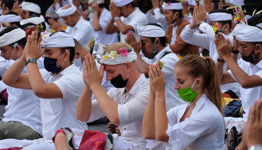 Bali Holds Mass Prayer As Island Prepares For Tourism Reopening