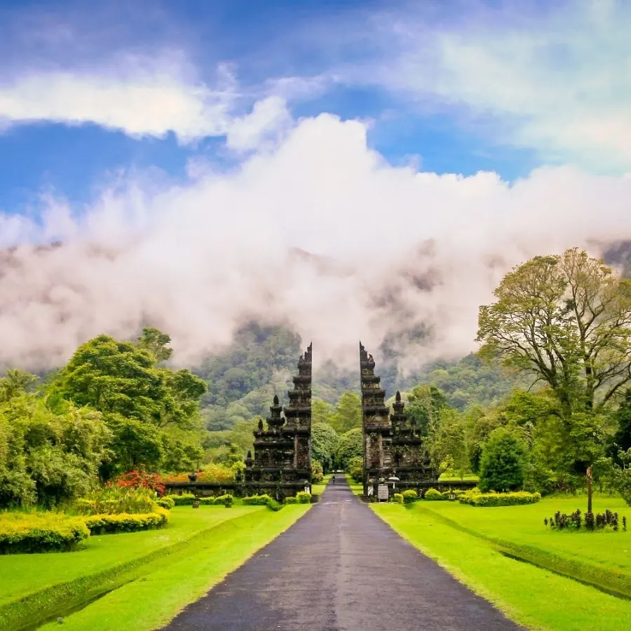 Bali gates tourism