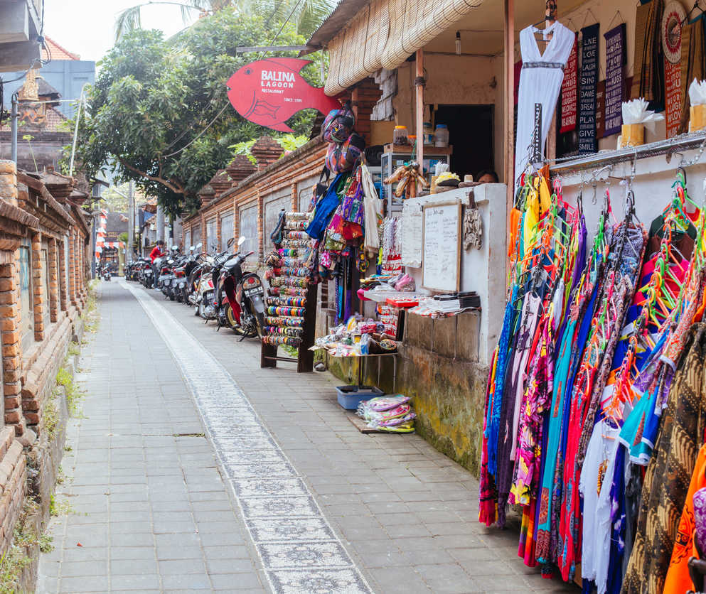 Empty bali street (1)