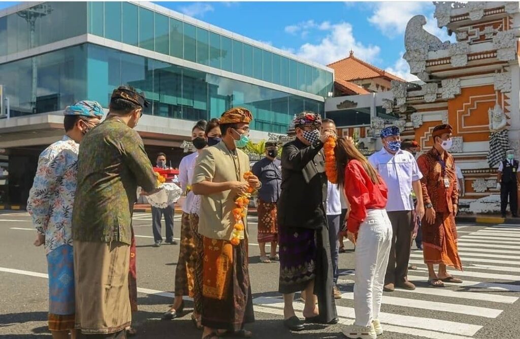 Welcoming tourists bali