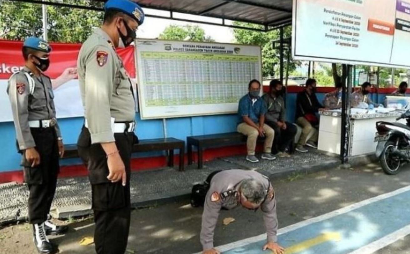 Bali Police Officers Punished With Push Ups For Not Wearing Masks