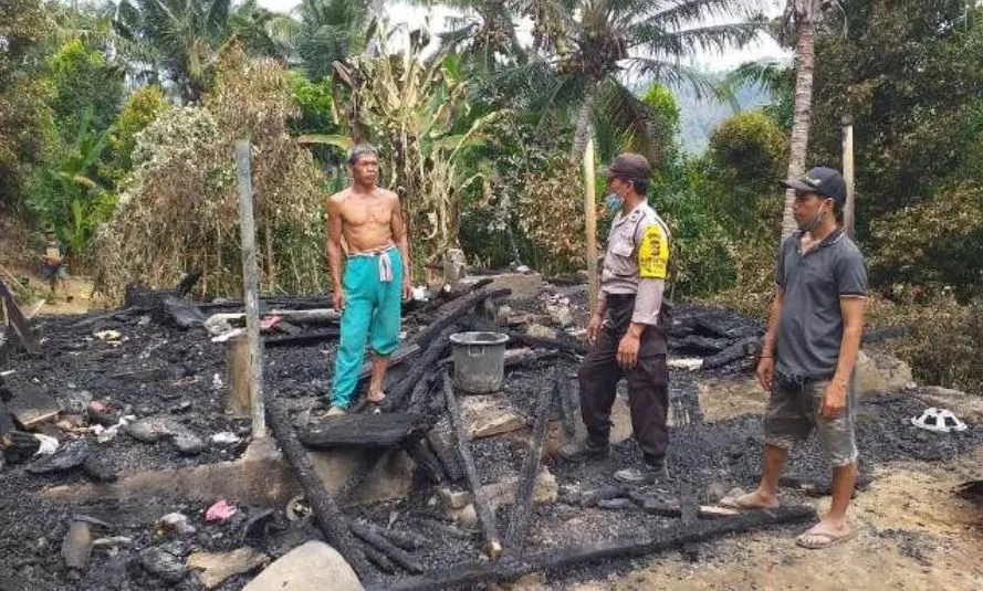 Couple Loses Home To Fire In Kintamani Bali