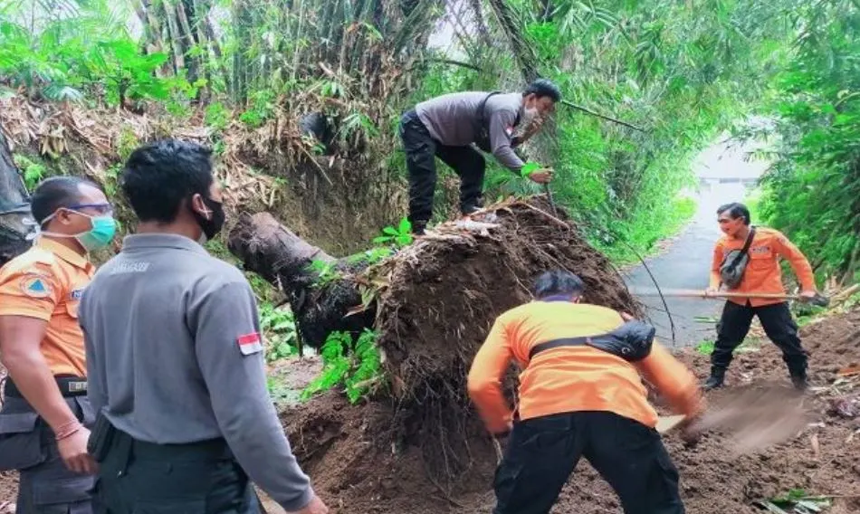 Land Slide Causes Road Closure In Karangasem Bali