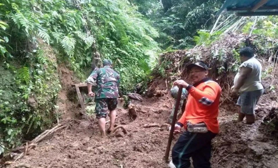 Family Buried By Landslide In Bali
