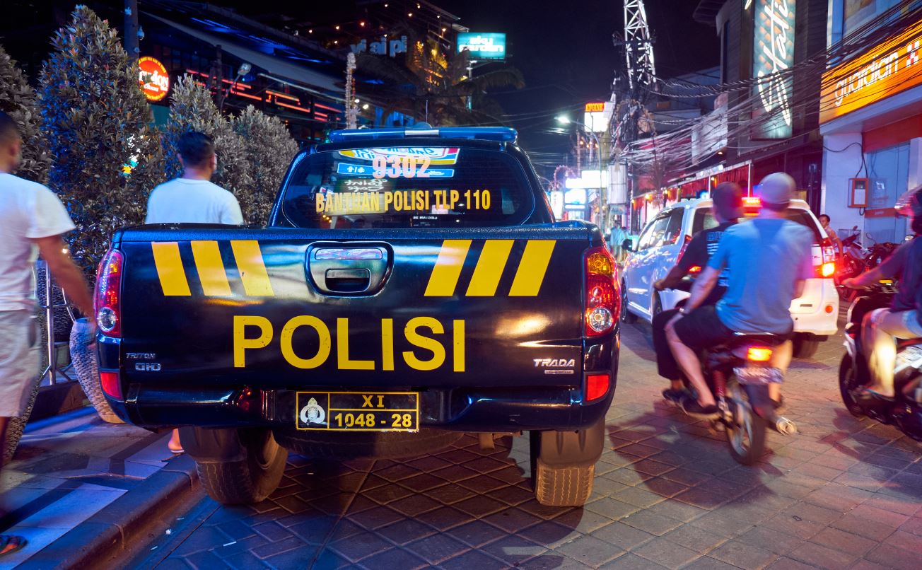French Foreigner Crashes Car Into Bali Local