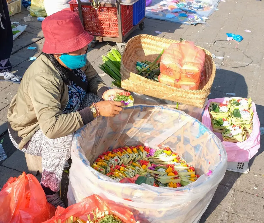 bali local vendor mask