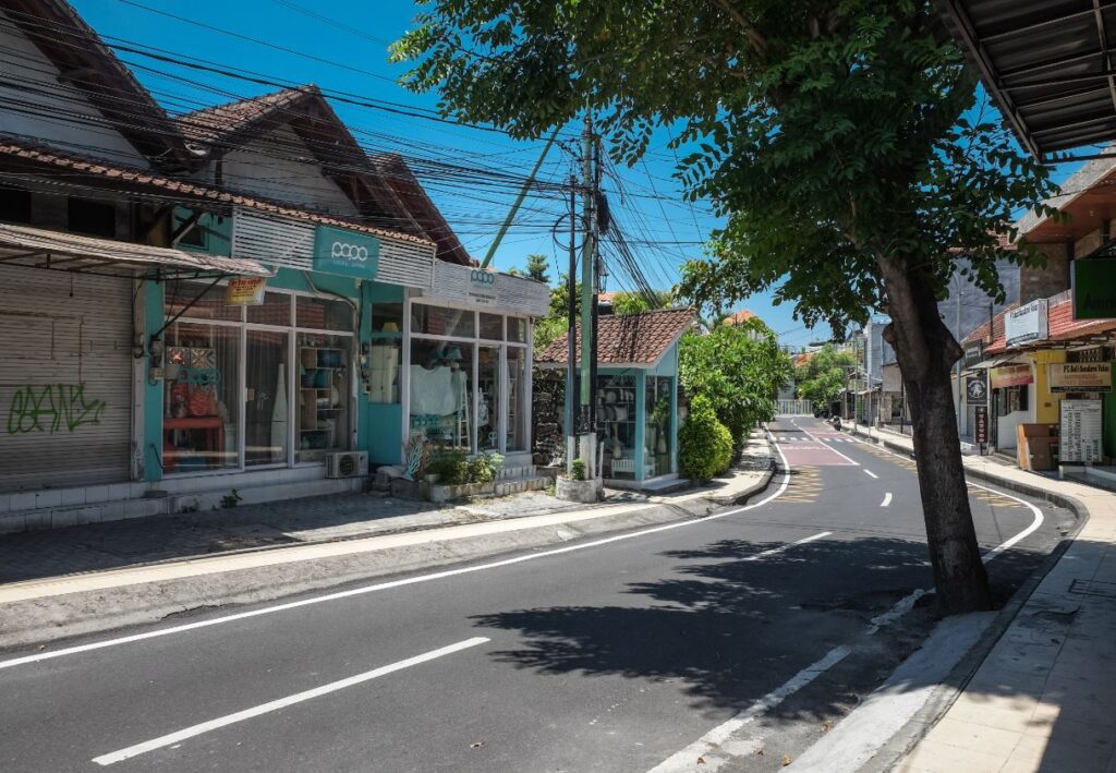 empty streets of seminyak