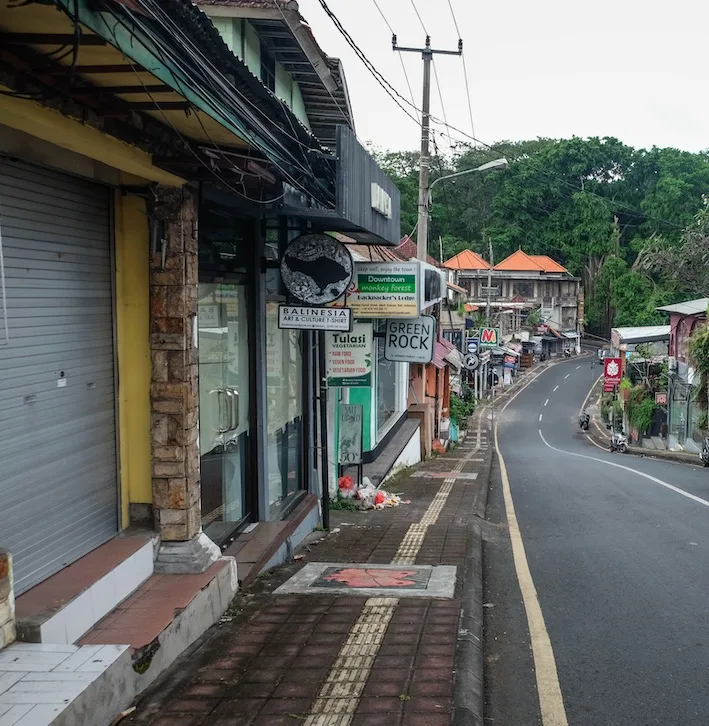 closed stores in Bali