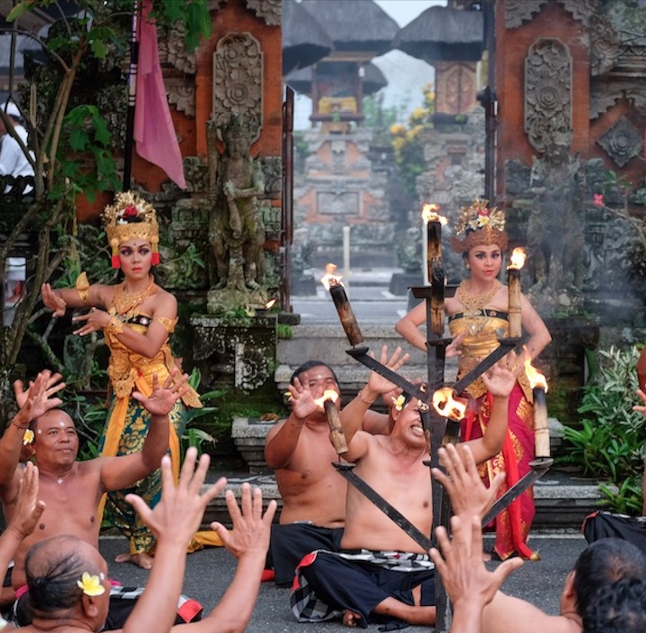 entertainers dancers in Bali