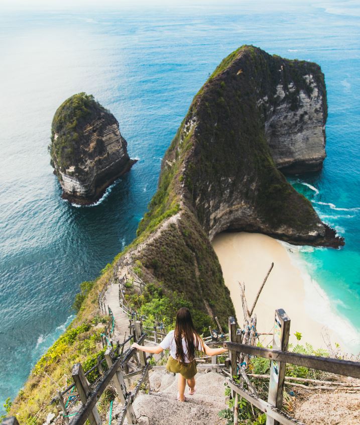 nusa penida cliff stairs