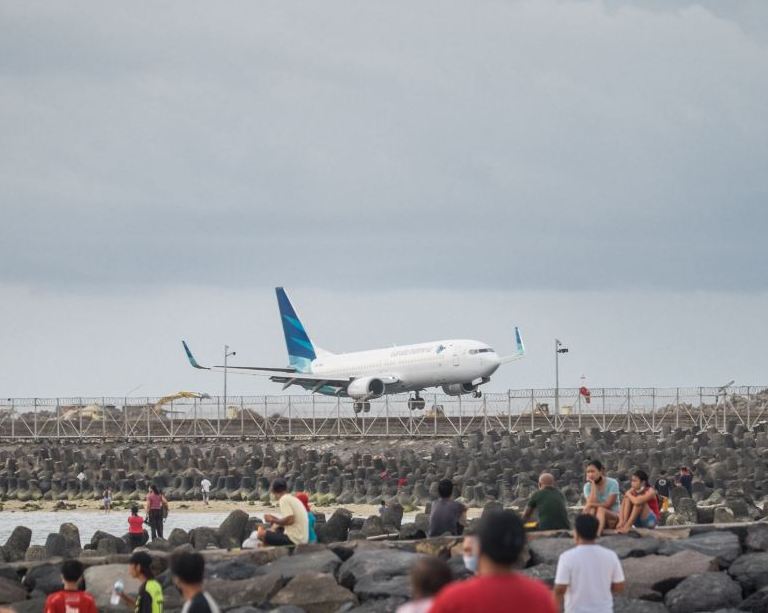 plane landing in Bali