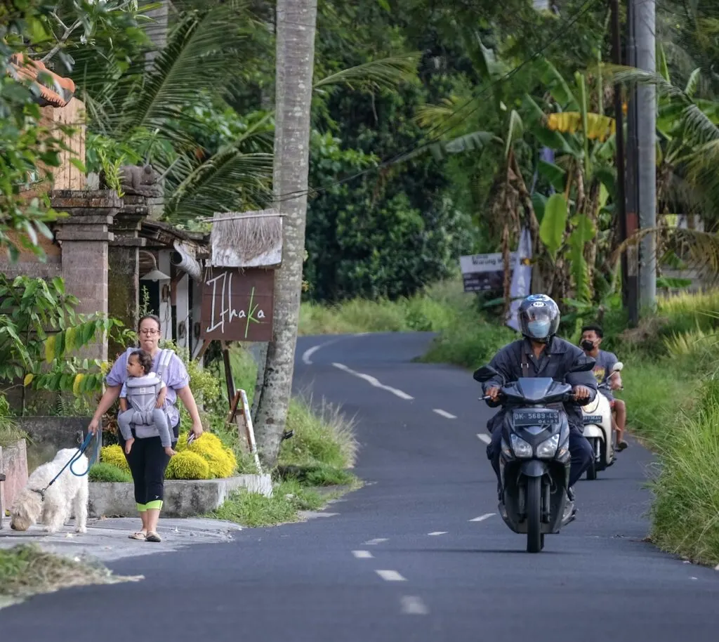 Bali road motorbikes tourists