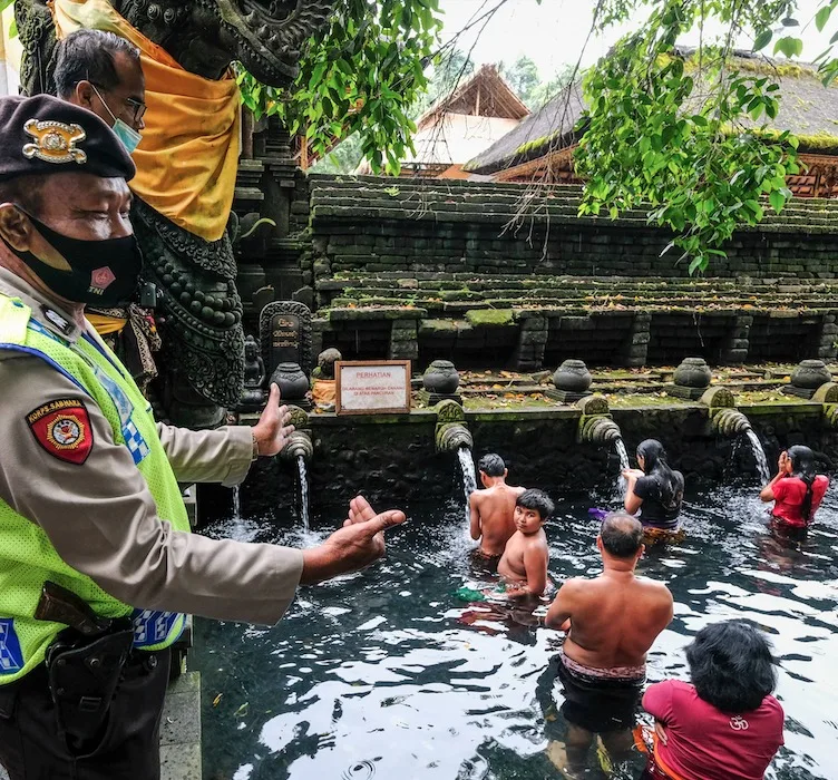 Bali temple ritual