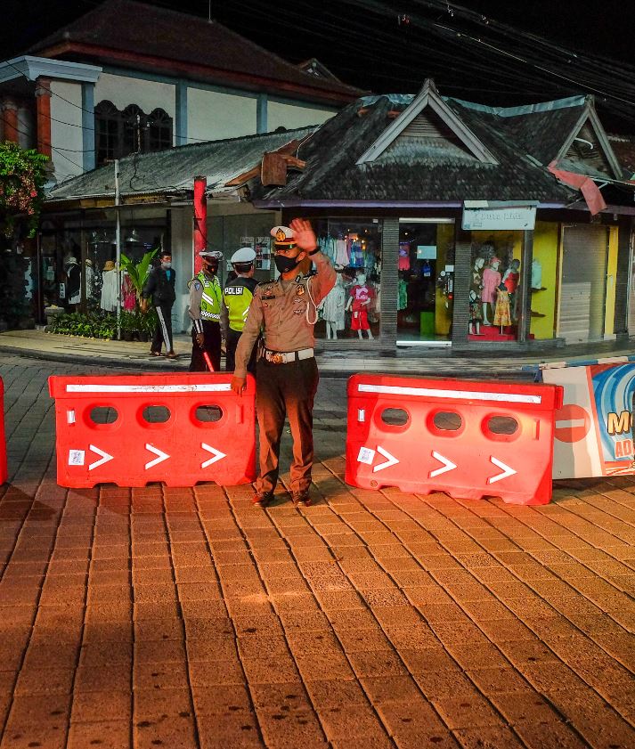 bali police new years enforcing curfew