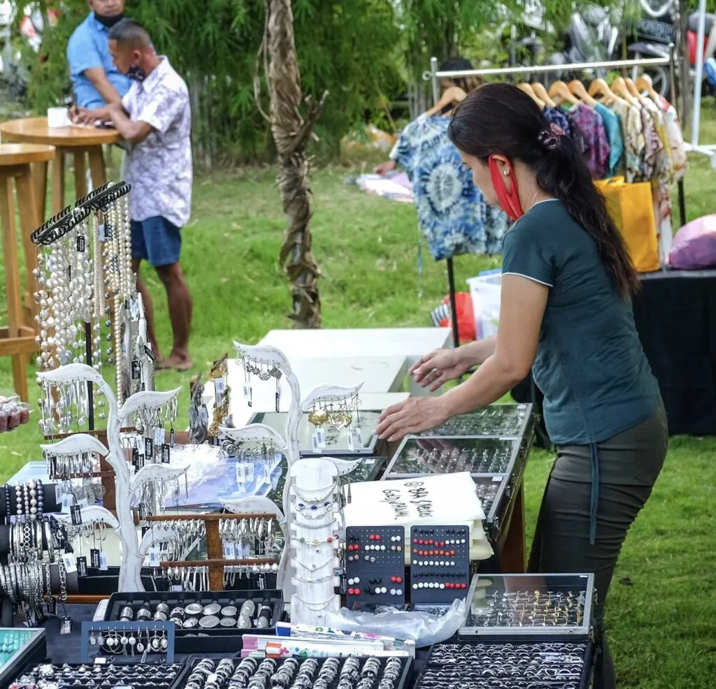 small business jewelry stall Bali