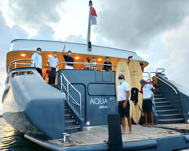 Aqua Blu ship crew