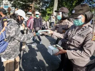 Bali Authorities Hand Out Free Masks And Meals Instead Of Fines During Safety Operation