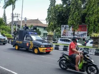 Local Man Arrested For Threatening COVID-19 Task Force Officers And Damaging Their Patrol Car In Ubud
