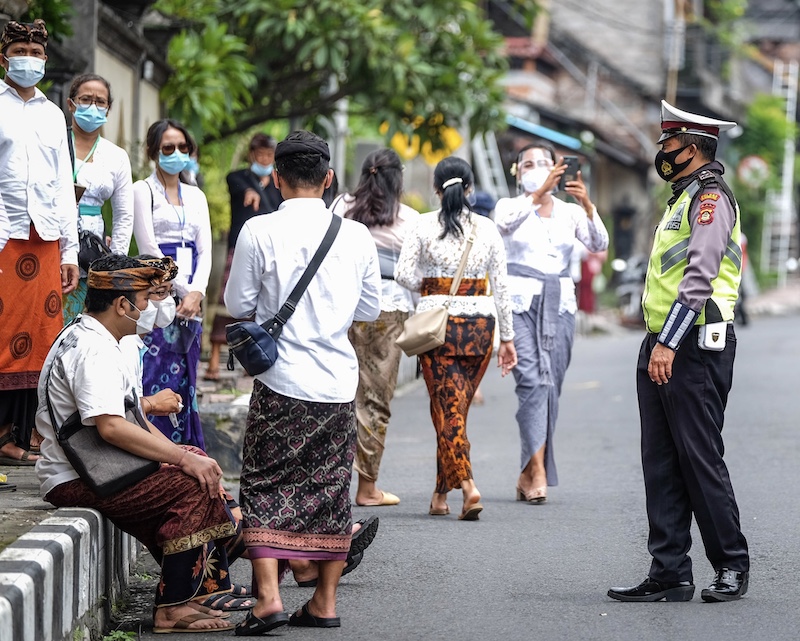 police locals masks