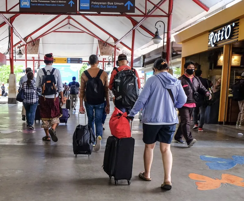 travelers airport masks