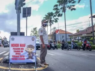 Bali Officials Begin Distributing Vaccines Door-To-Door