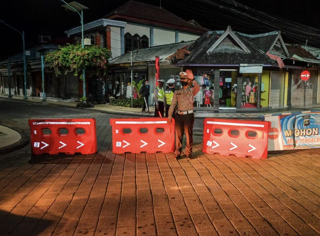 Car With Expat Crashes in Kuta Due To Driving Under Influence