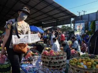 Denpasar Vaccinates More Than 1000 Market Vendors
