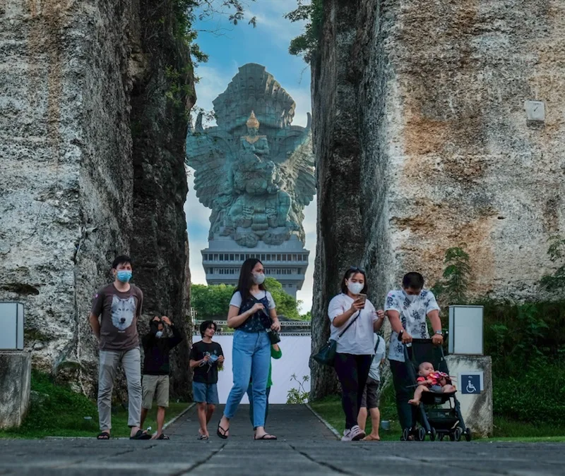 tourists at Garuda Wisnu Cultural park
