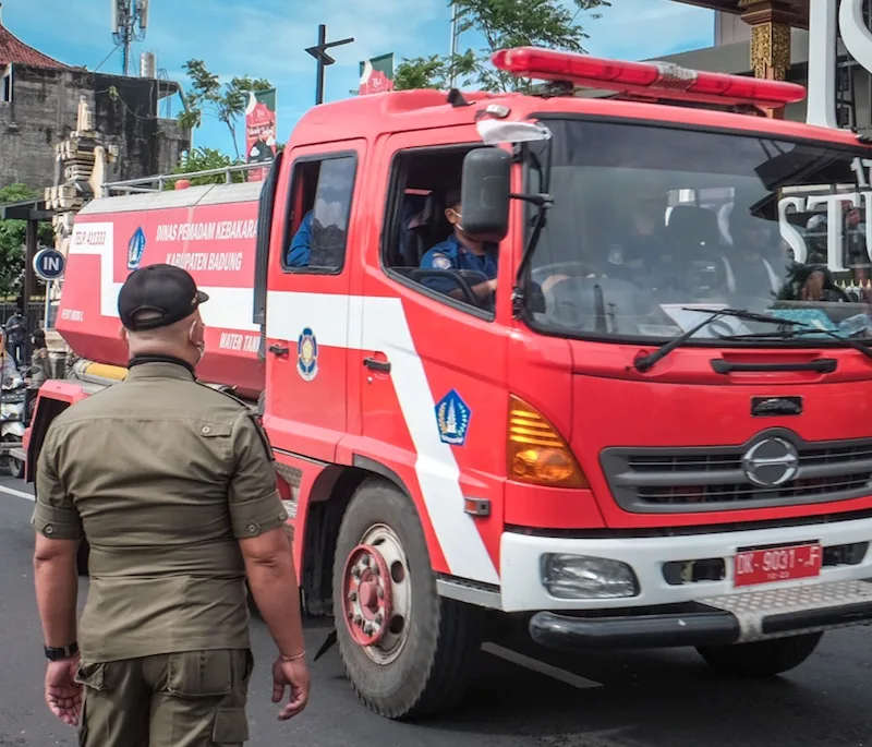 bali_police_fire_truck_jpg